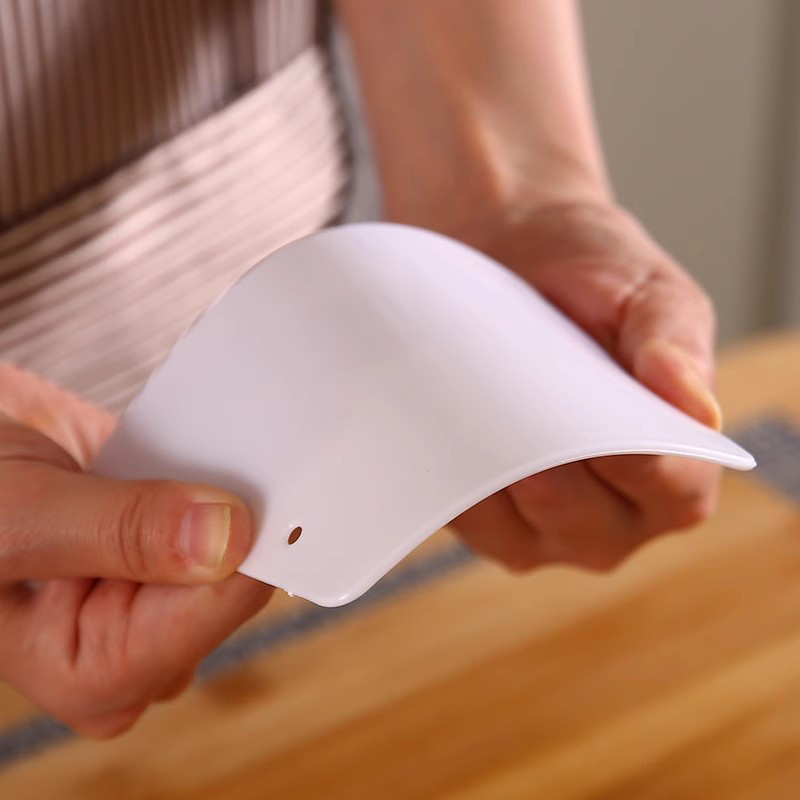 ملعقة كريمية منحنية للمعجنات ، - مراجعة Dough Scraper Curved وسعره
